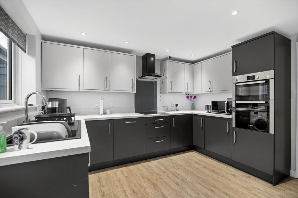 Property photo 2 of 39 Kitchen