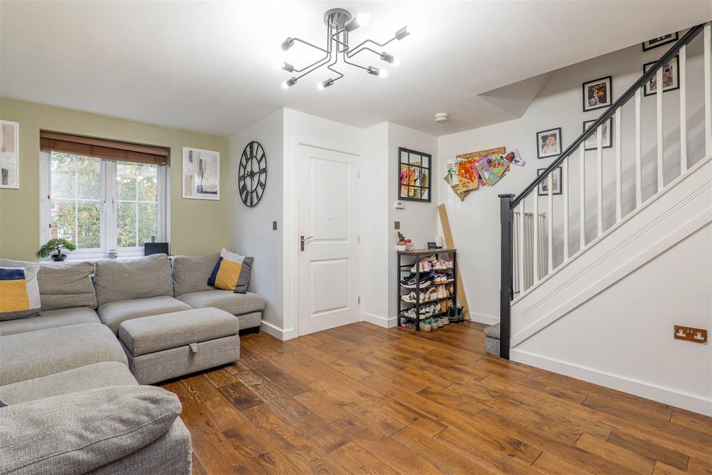 Property photo 2 of 22 Lounge