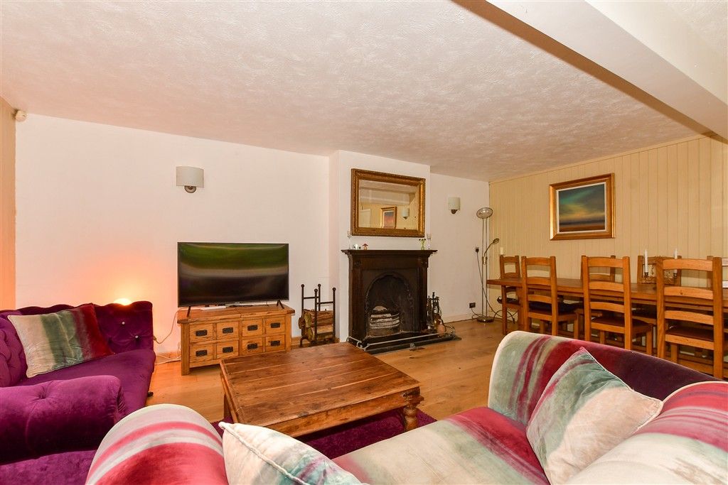 Property photo 2 of 17 Lounge
