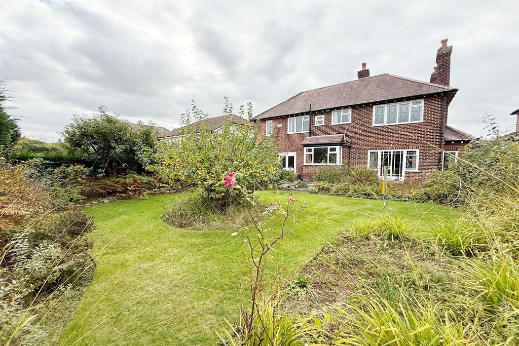 Property photo 2 of 18 Rear Garden