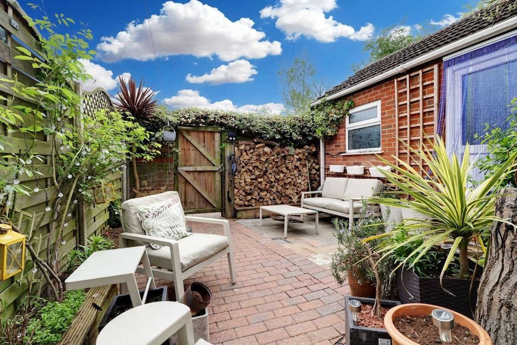 Property photo 2 of 24