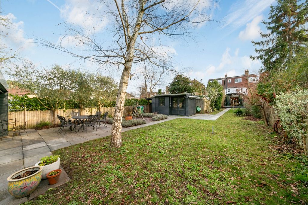 Property photo 2 of 23 Picture No. 11