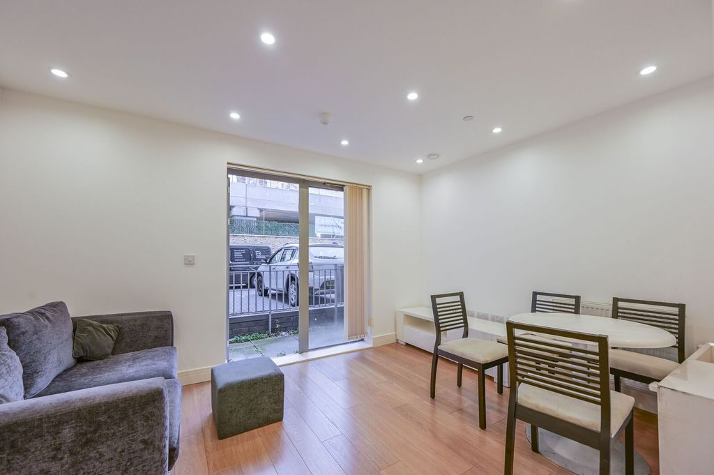 Property photo 2 of 7