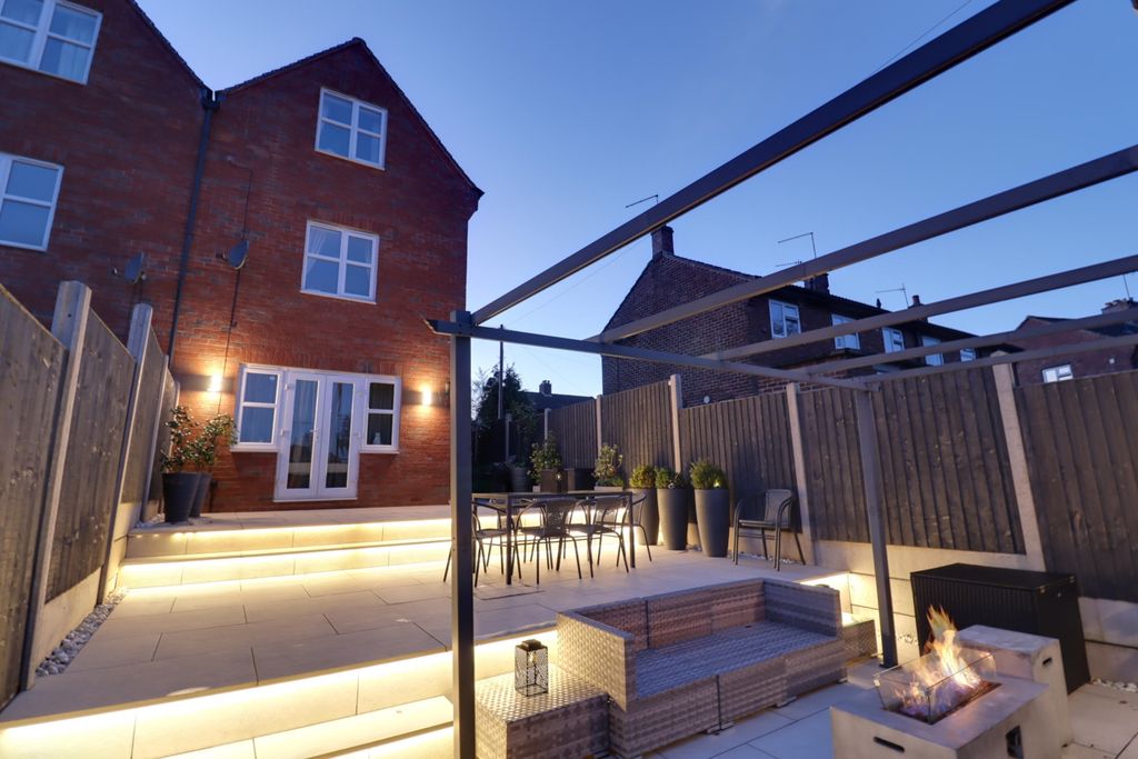 Property photo 1 of 17 Dusk Shot