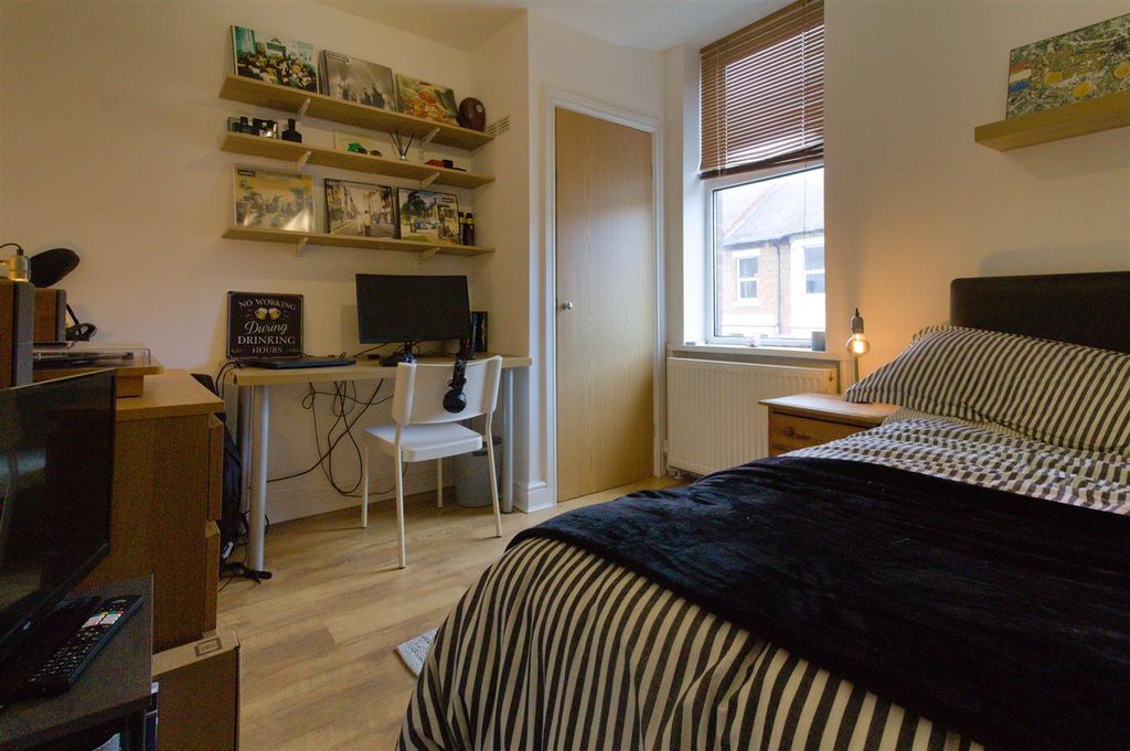 Property photo 3 of 9 100 Grosvenor Road (6).Jpg