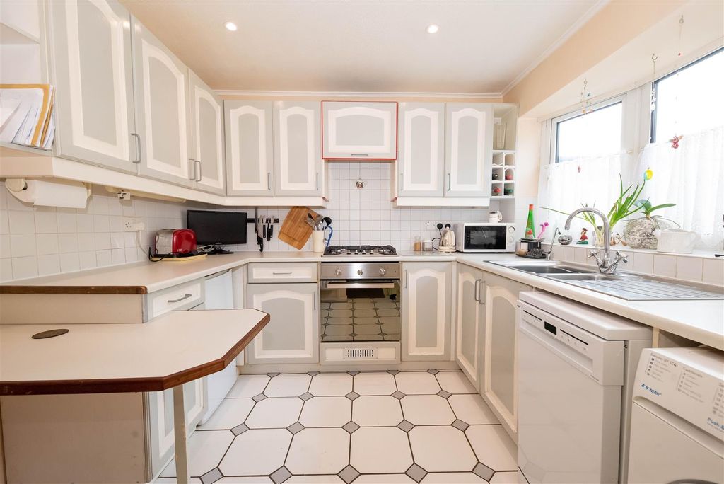 Property photo 3 of 18