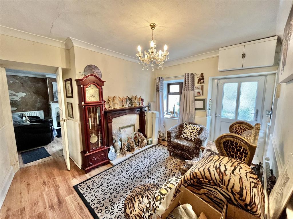 Property photo 3 of 18