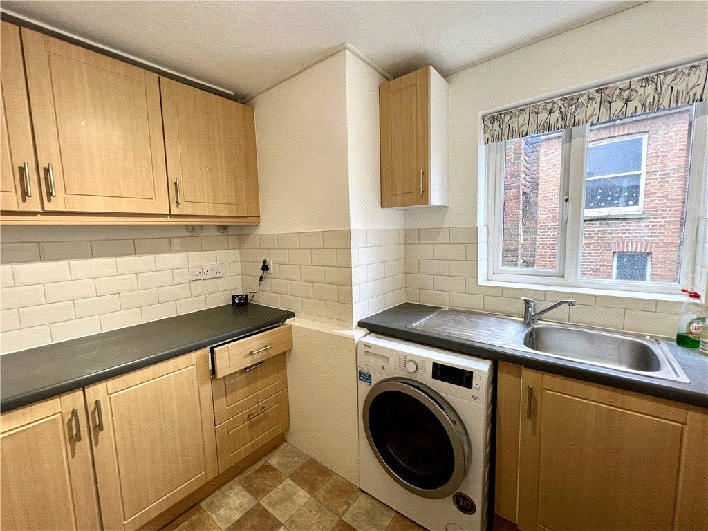 Property photo 3 of 9 Kitchen