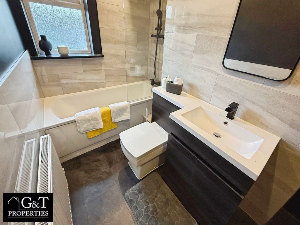 Property photo 1 of 20 Family Bathroom