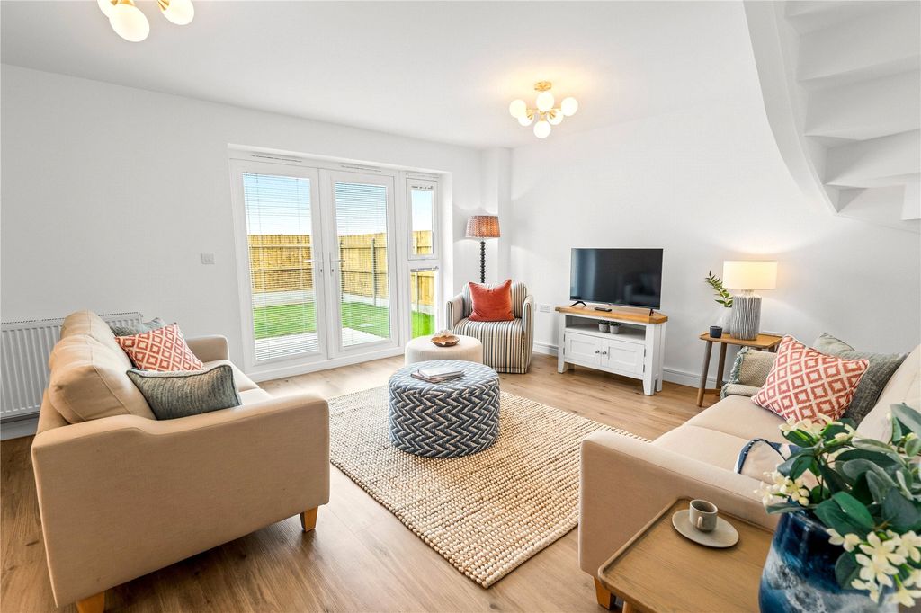 Property photo 3 of 17 Show Home Ex