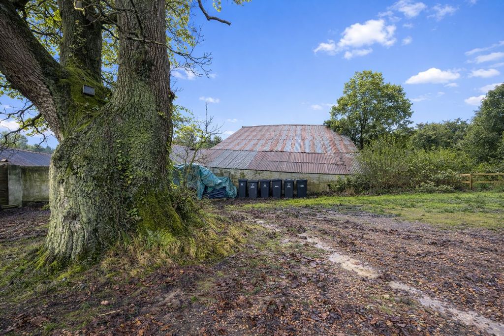 Property photo 1 of 3