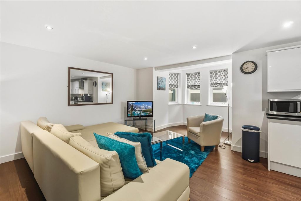 Property photo 2 of 6 Open Plan Living