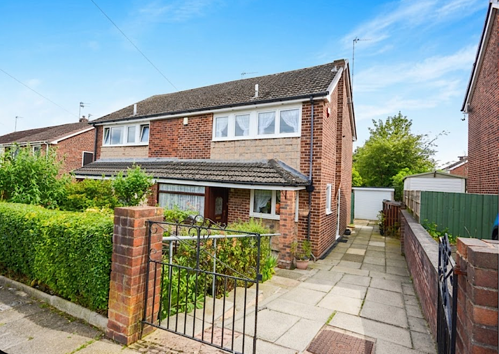 Property photo 1 of 14 Chadderton Drive, Bury, Bl9