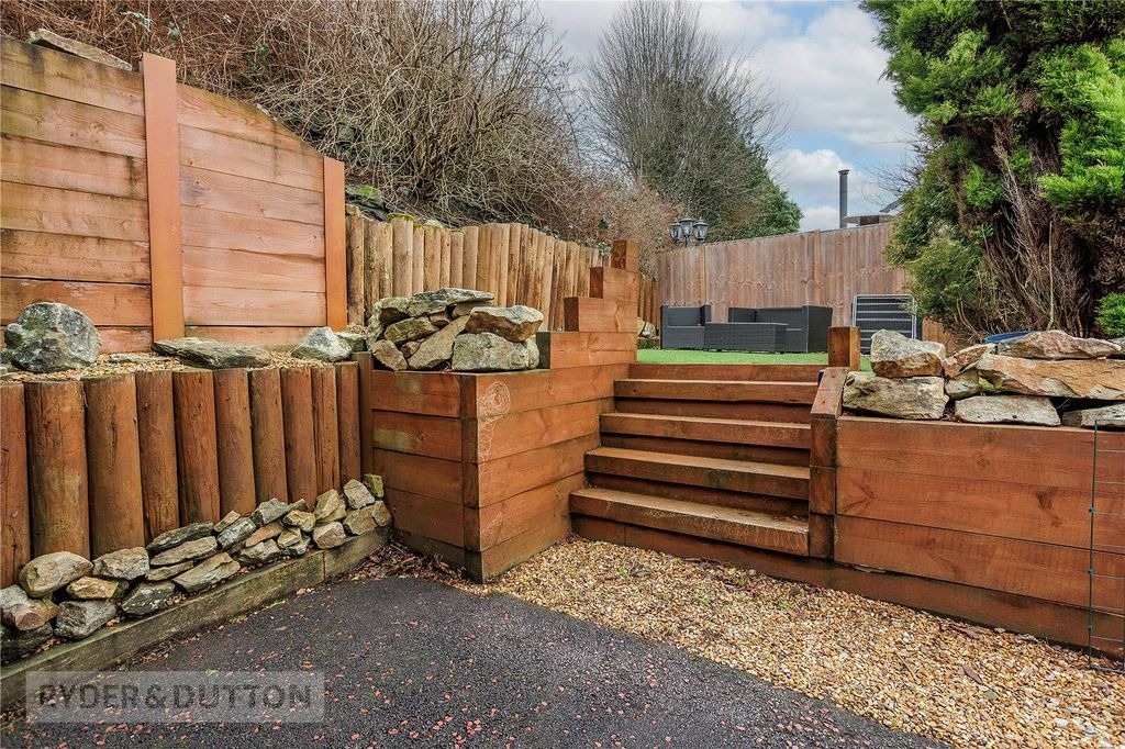 Property photo 2 of 23 Garden