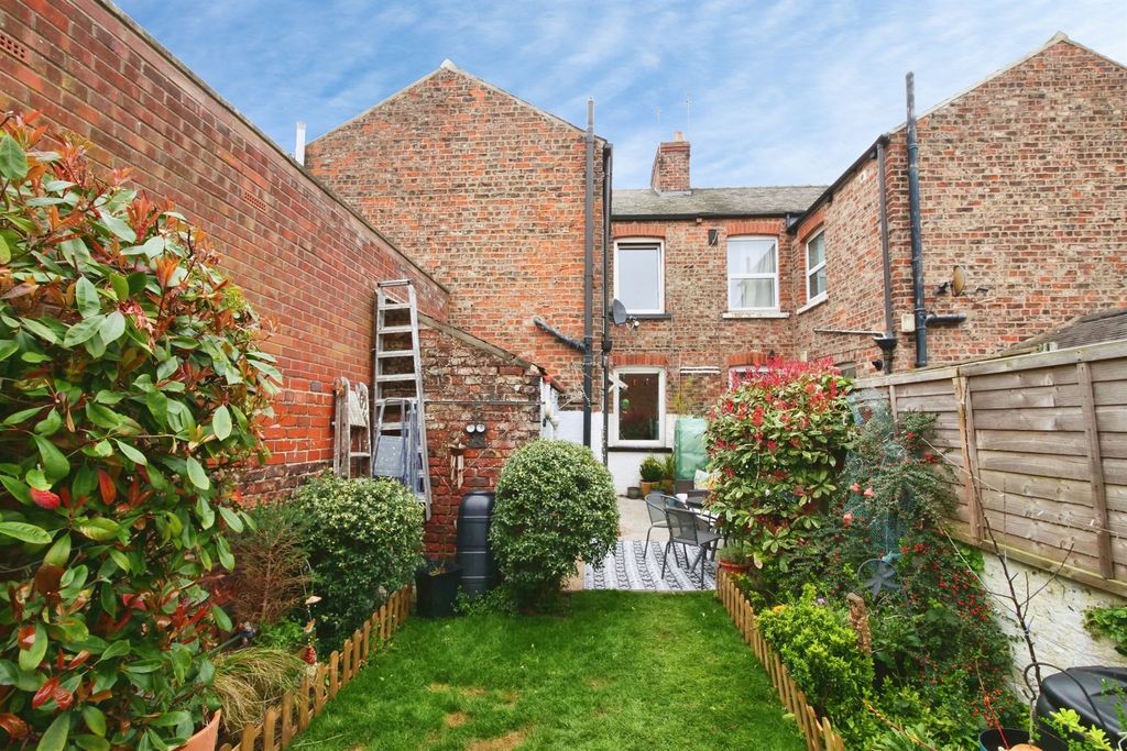 Property photo 2 of 14