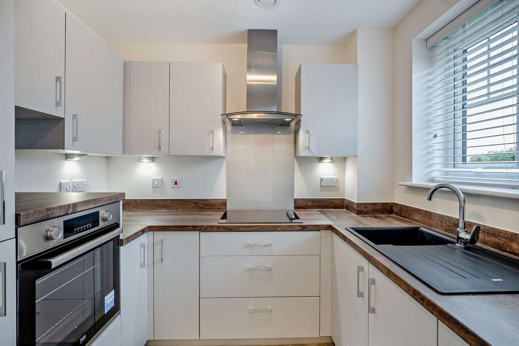 Property photo 2 of 12 Kitchen