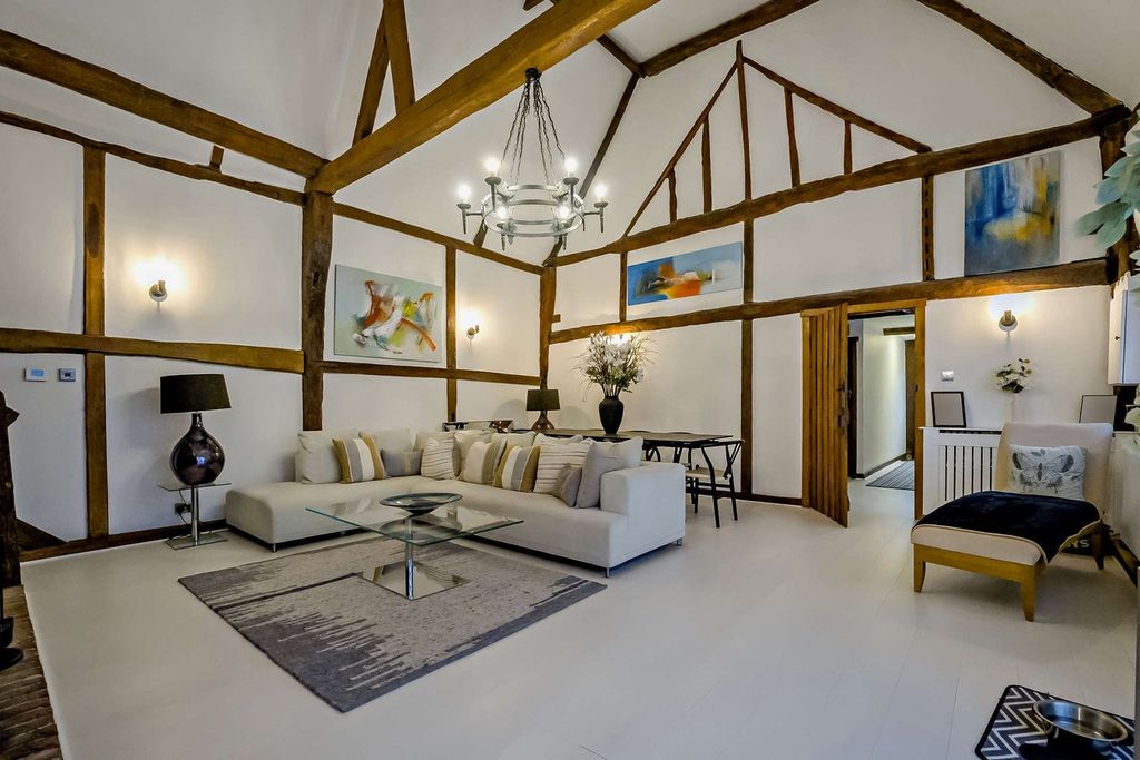 Property photo 3 of 20