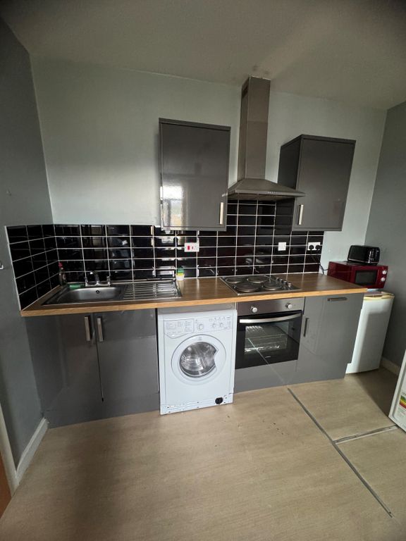 Property photo 3 of 7 Kitchen