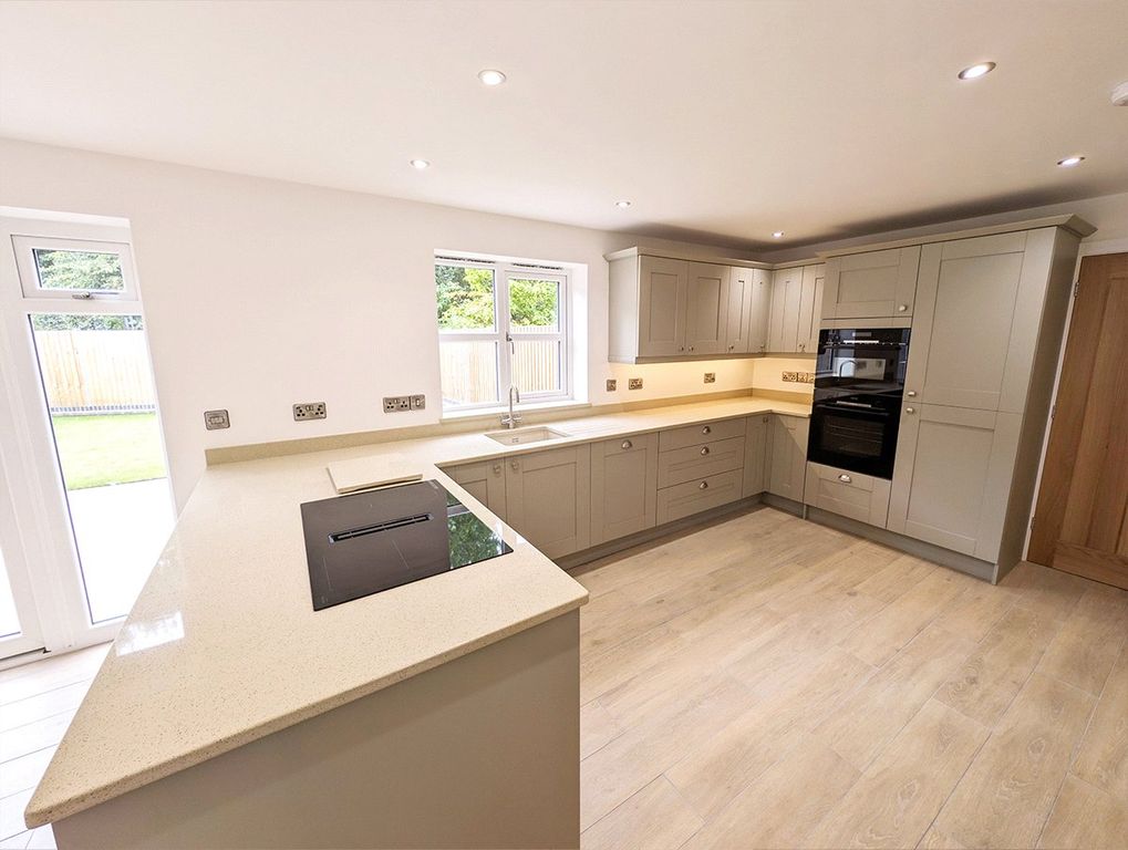 Property photo 3 of 21 Picture No. 06
