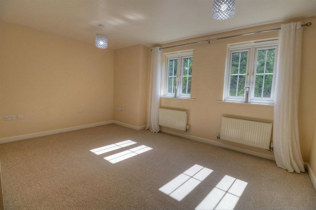 Property photo 2 of 8 Sitting Room (Custom).Jpg