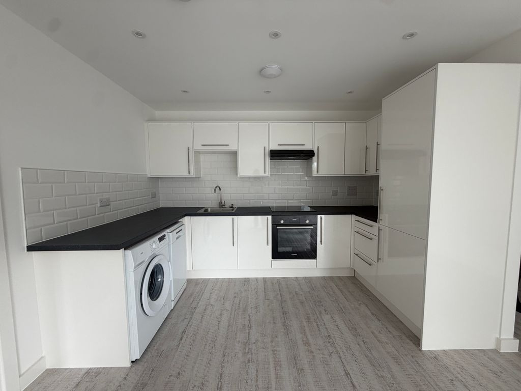Property photo 2 of 9 Kitchen