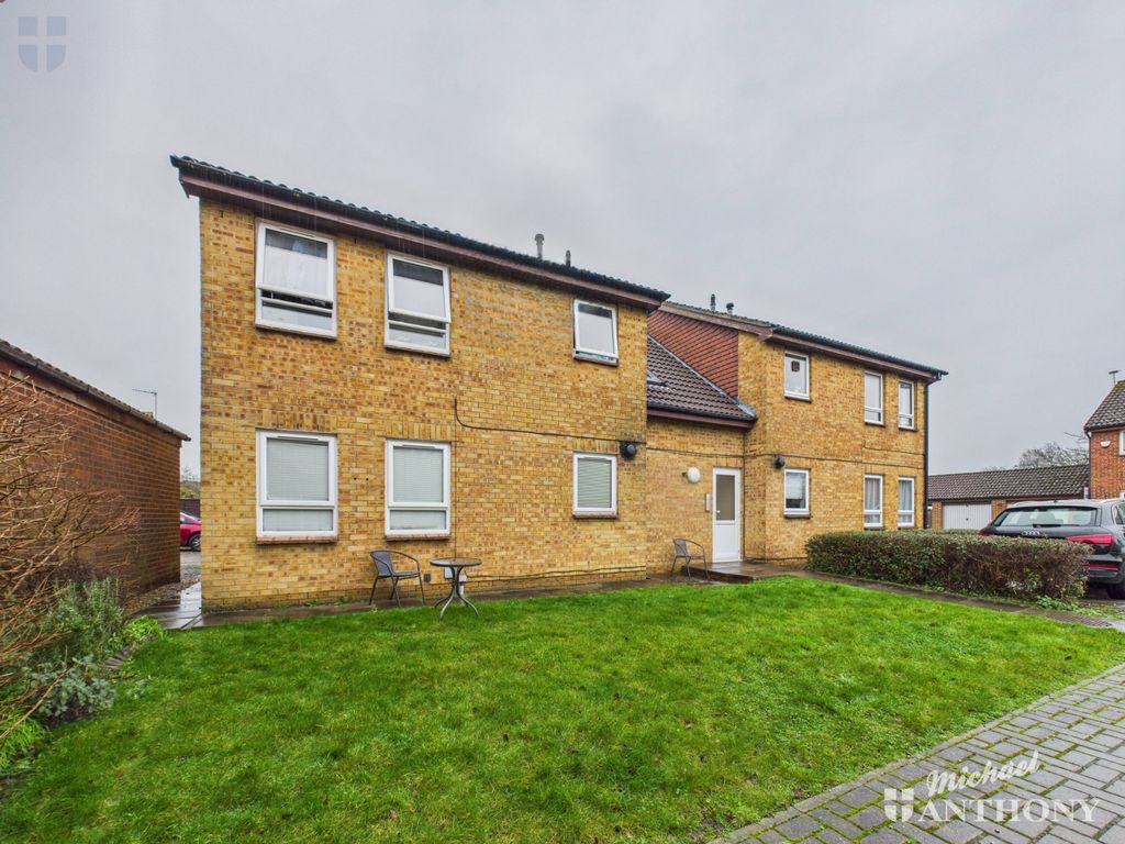 Property photo 1 of 9 Cam03852G0-Pr0517-Still017