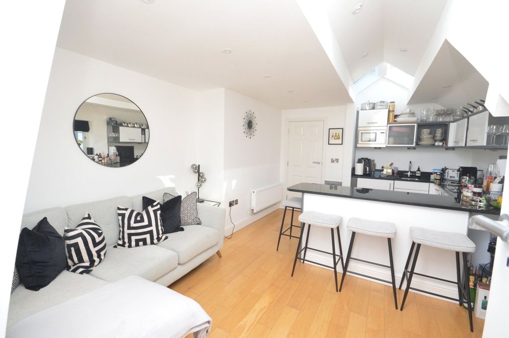 Property photo 2 of 12 Picture No. 18