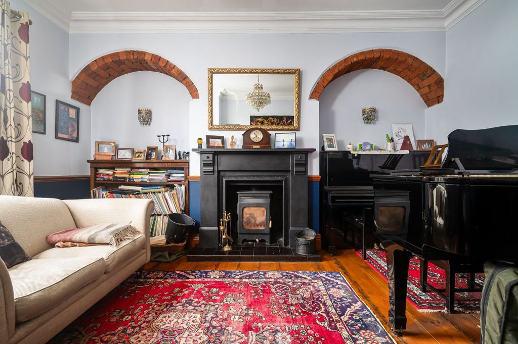 Property photo 2 of 21