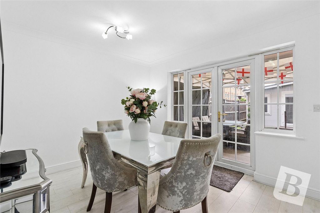 Property photo 3 of 18 Dining Room