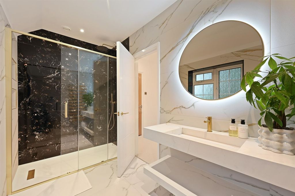 Property photo 2 of 45