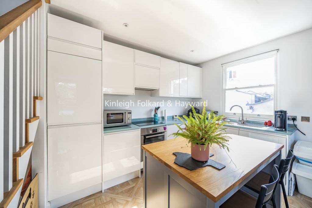 Property photo 2 of 13 587415A2-3710-4d1A-9