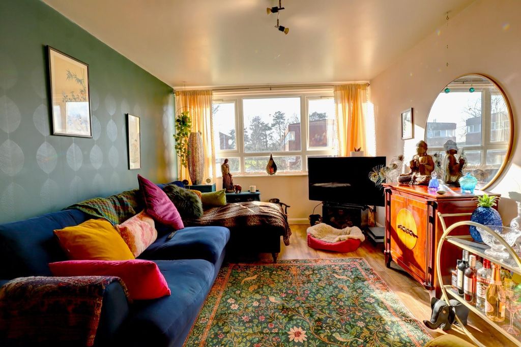 Property photo 3 of 12 Lounge Diner