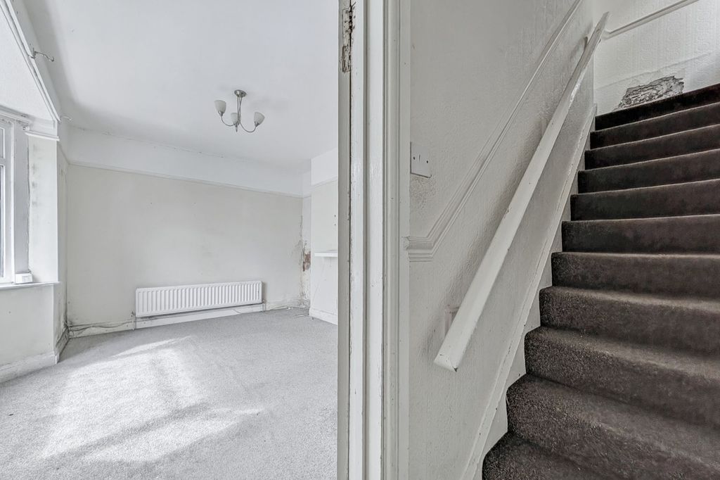 Property photo 1 of 23 17 The Oval, Newcastle Upon Tyne, Ne6 3Lh