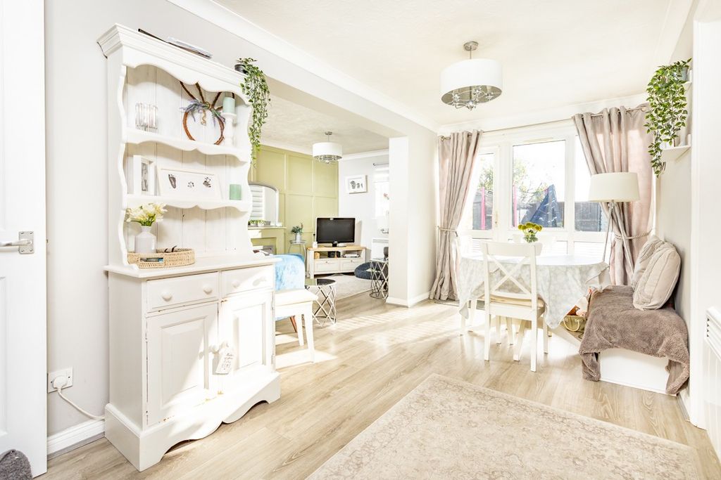 Property photo 2 of 18 12