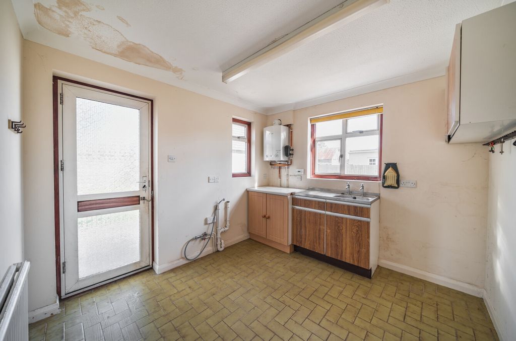 Property photo 3 of 14 1355435-18-68c452...
