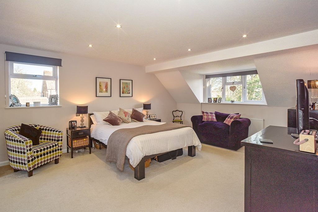 Property photo 3 of 25