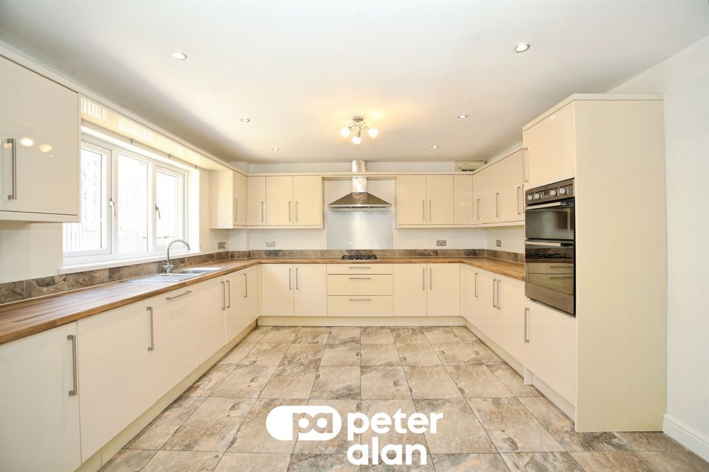 Property photo 2 of 26