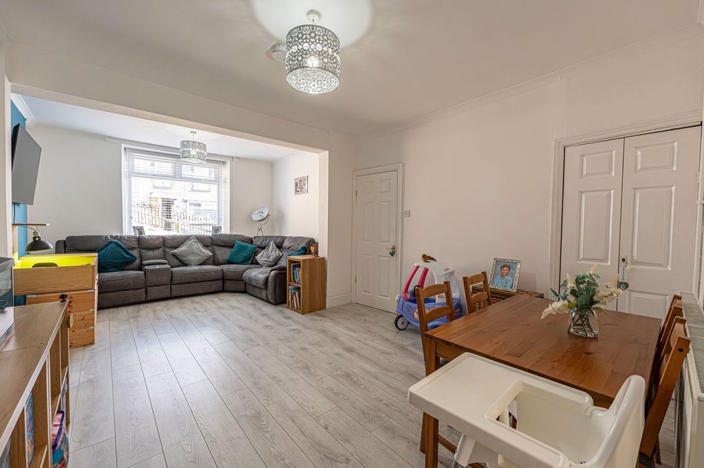 Property photo 3 of 38