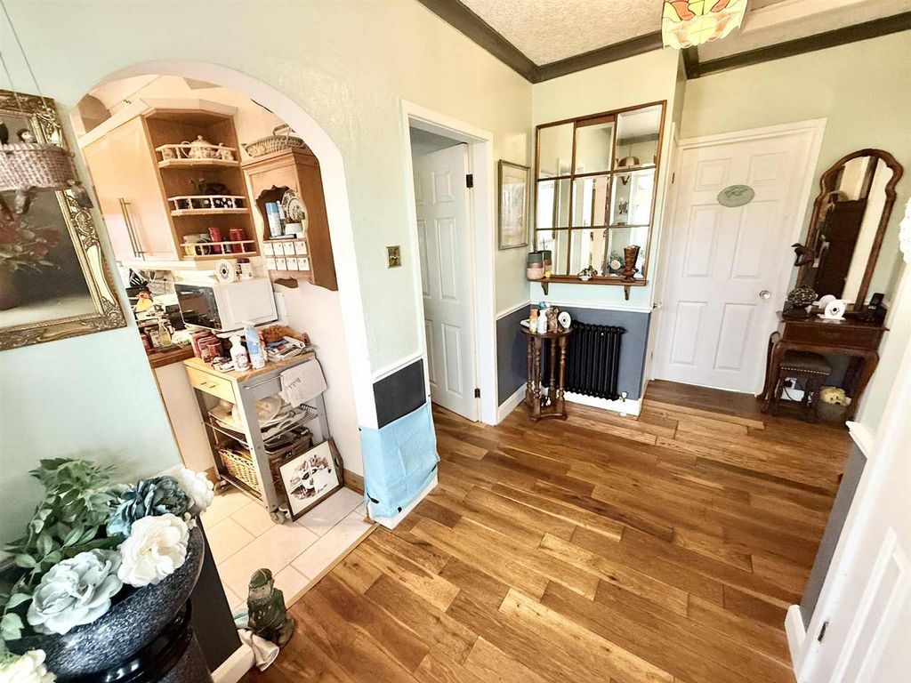 Property photo 2 of 15 Hallway.Jpg