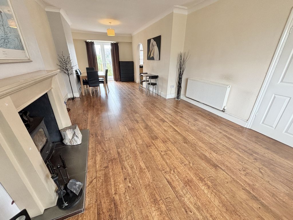 Property photo 2 of 27