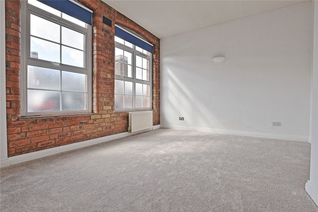Property photo 3 of 11 Picture No. 01