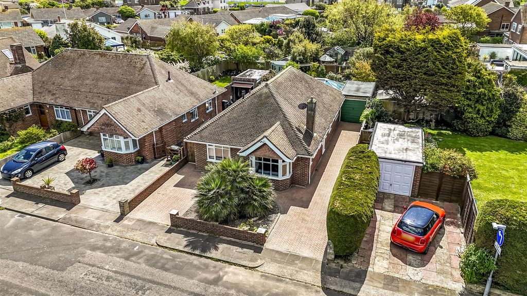 Property photo 1 of 22 9 Sandown Ave Drone-006.Jpg