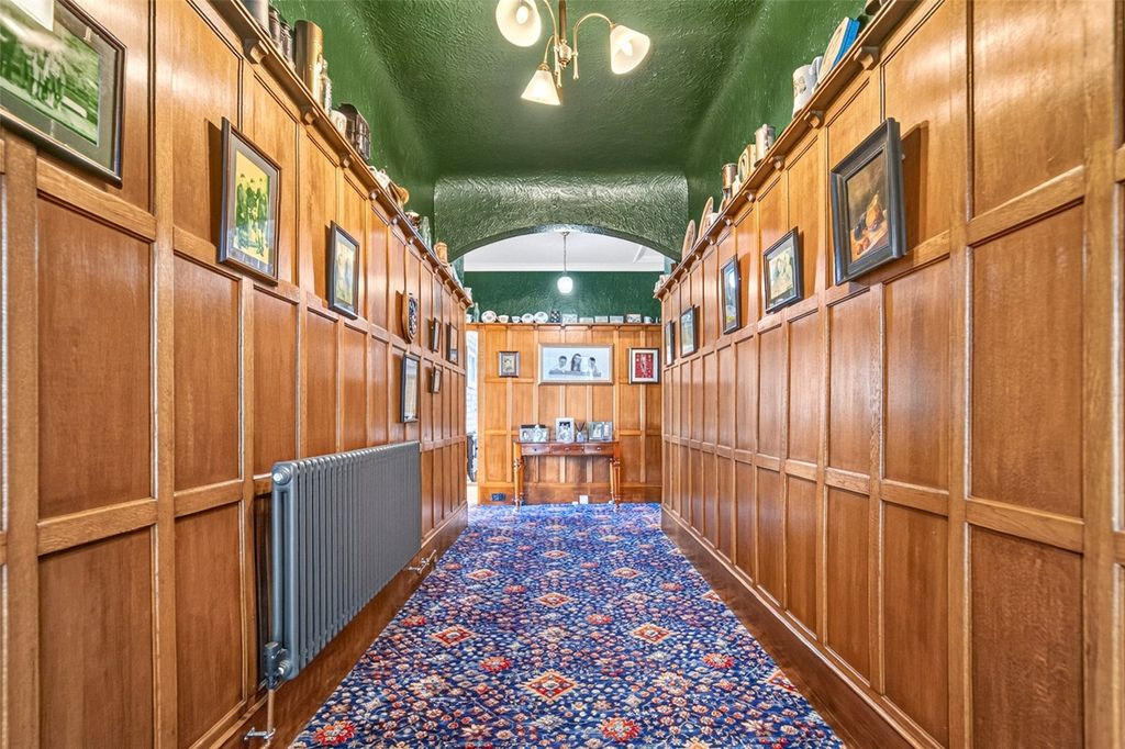 Property photo 3 of 16 Entrance Hall