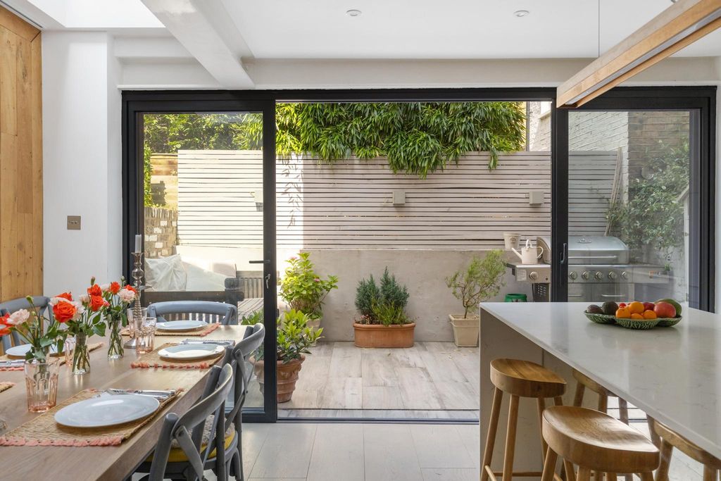 Property photo 2 of 17 Image