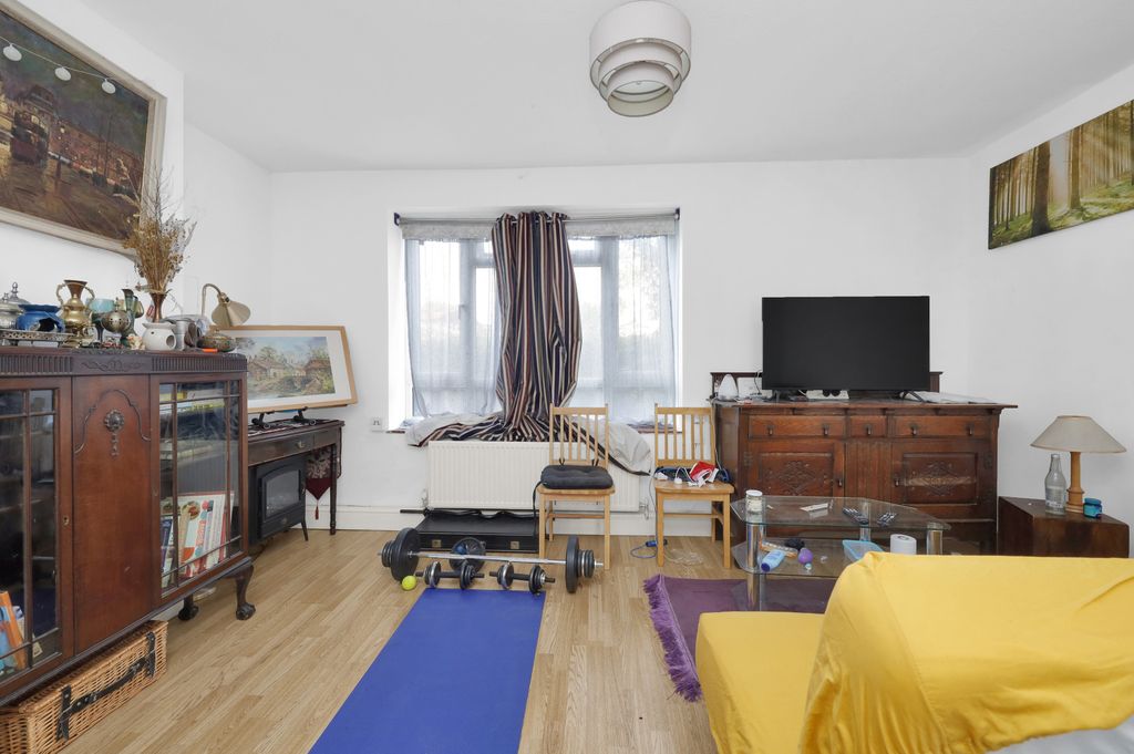 Property photo 2 of 8