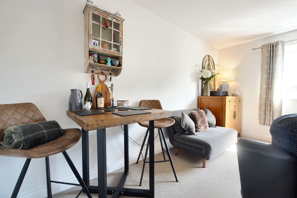 Property photo 3 of 12 Dining Area