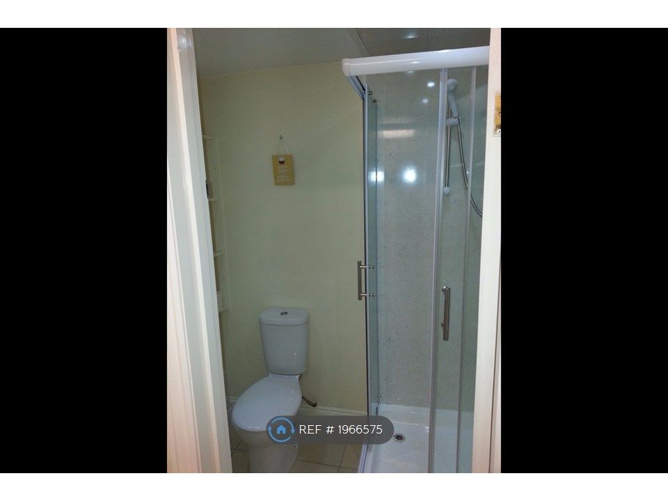 Property photo 3 of 7 Bathroom 1