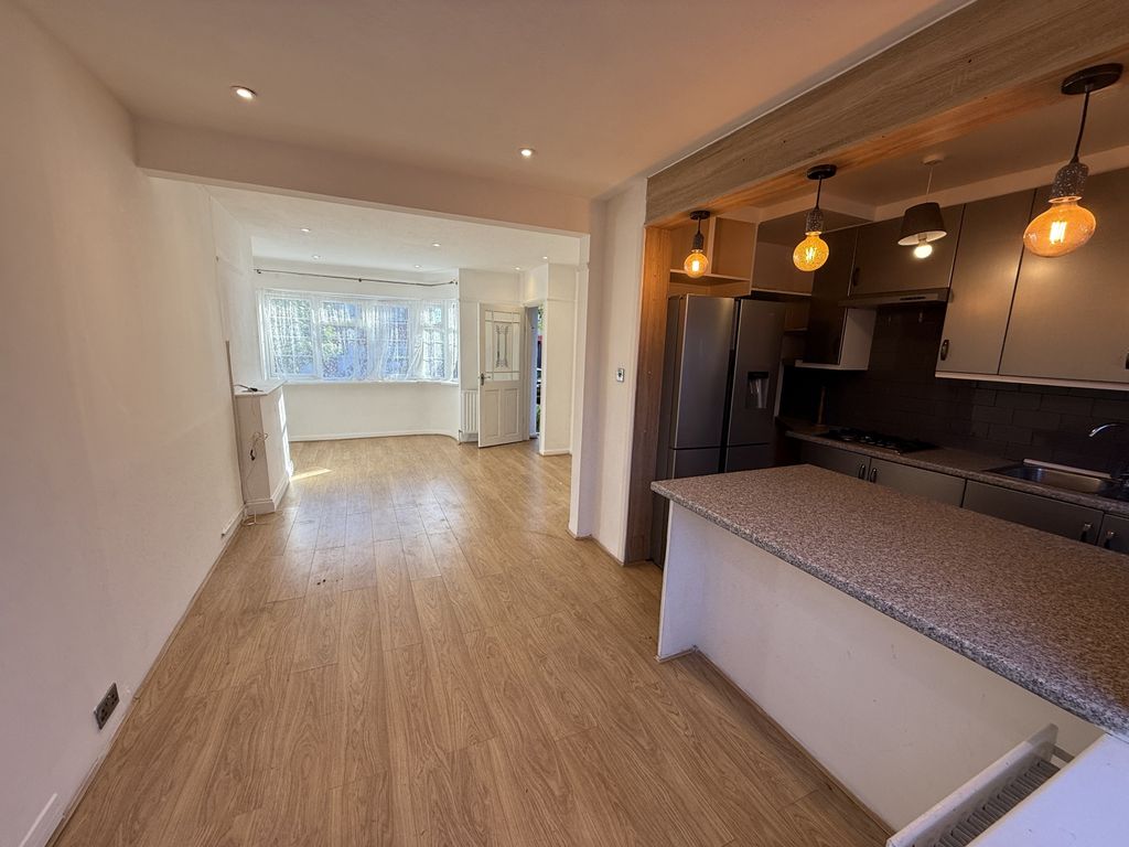 Property photo 3 of 9 Gallery