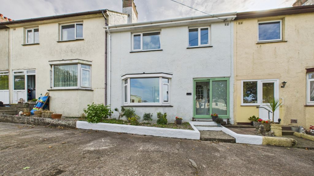 Property photo 1 of 17 3 Bedroom Mid Terrace House For Sale