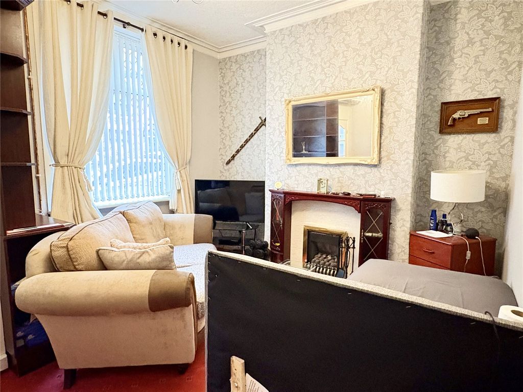 Property photo 2 of 11 Lounge